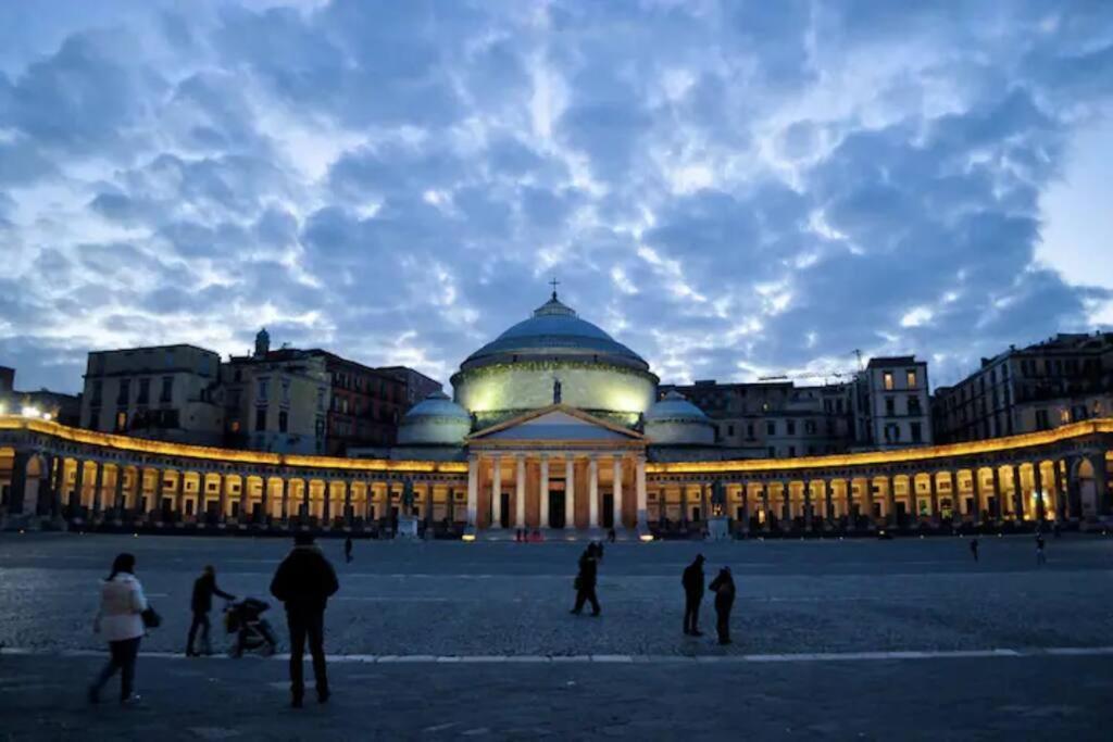 Intero Alloggio - Chiaia Napoli Esterno foto