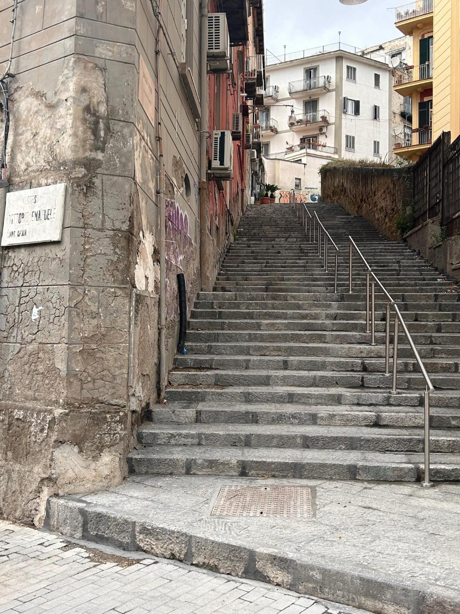 Intero Alloggio - Chiaia Napoli Esterno foto