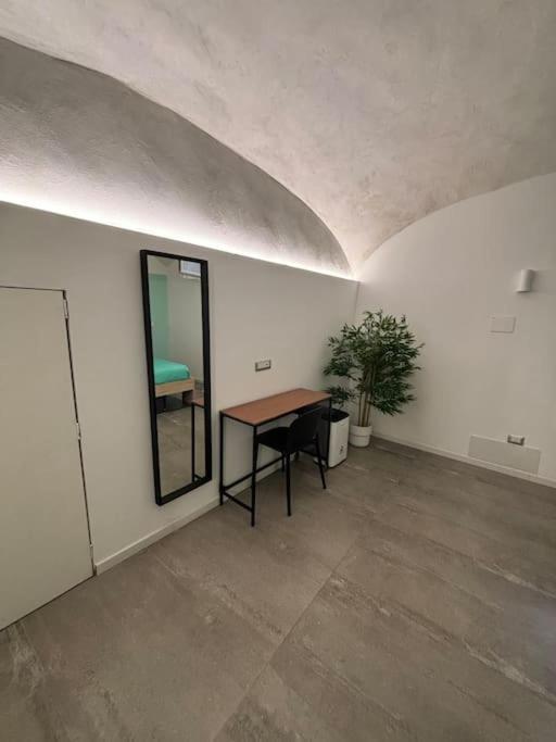 Intero Alloggio - Chiaia Napoli Esterno foto